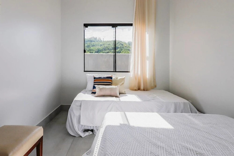 Casa Moderna em Condomínio de Canasvierias
