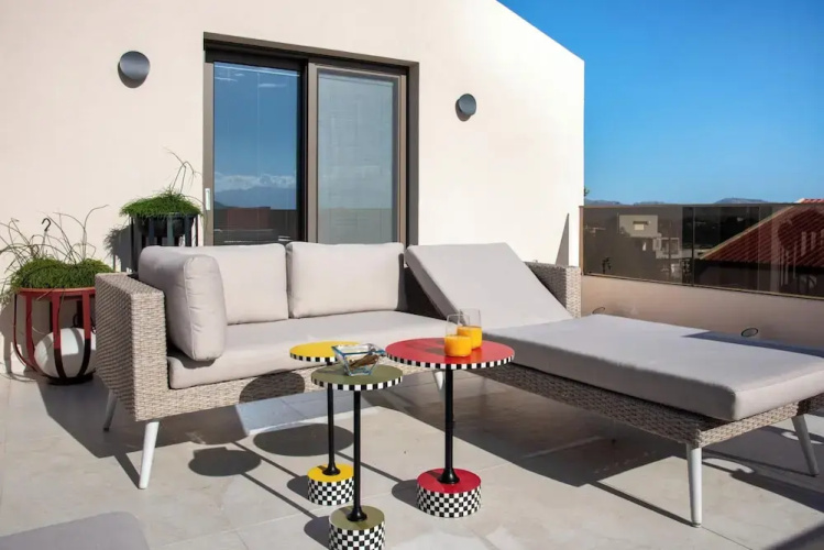 Flos Apartments