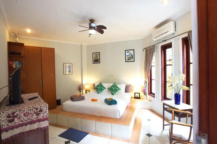 2 Bedrooms Villa
