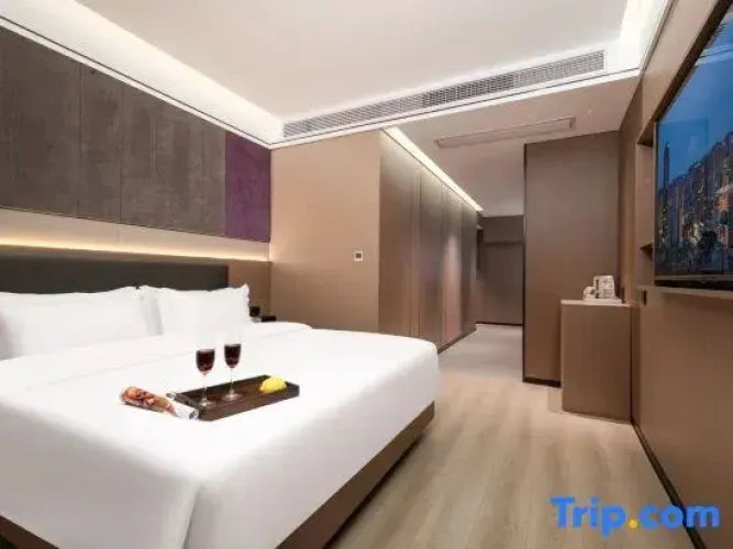 Standard Double room with street view