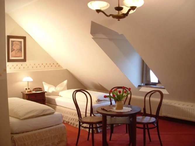 Standard Triple room