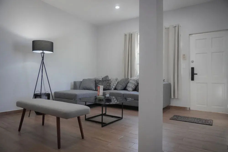 Modern Flat with 2 Bedrooms Near sea