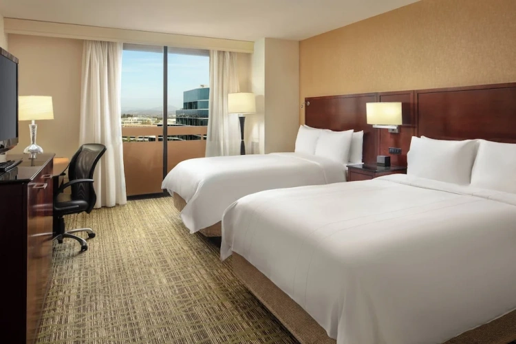 Deluxe Quadruple room with balcony