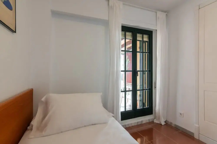 Sea-view Apartment for 7
