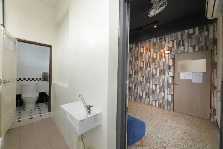Topbunk Hostel