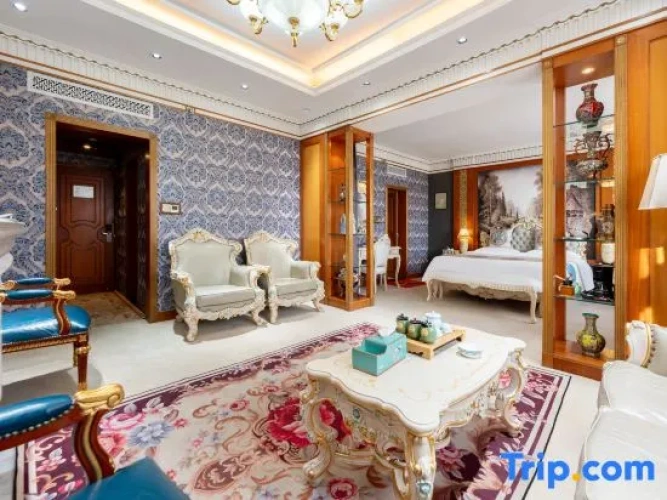 Deluxe Suite