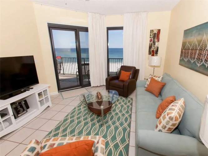 Phoenix VI 1210 - 2 Br condo by RedAwning