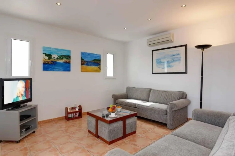5 Bedrooms Villa