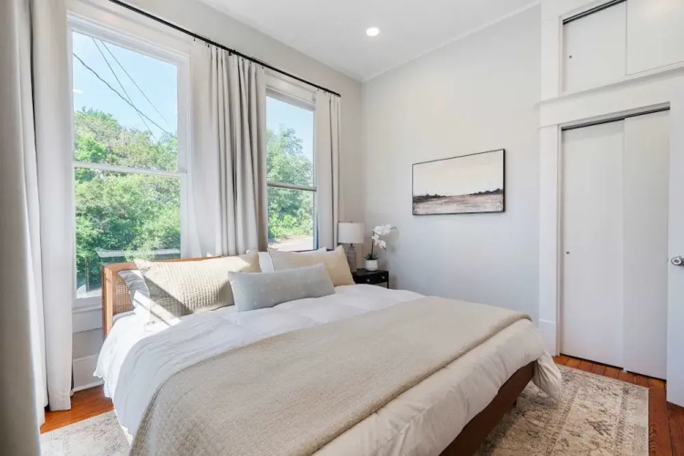 Modern Decor Walkable to Soco