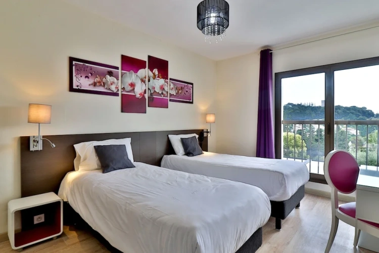 Standard Quadruple room with view
