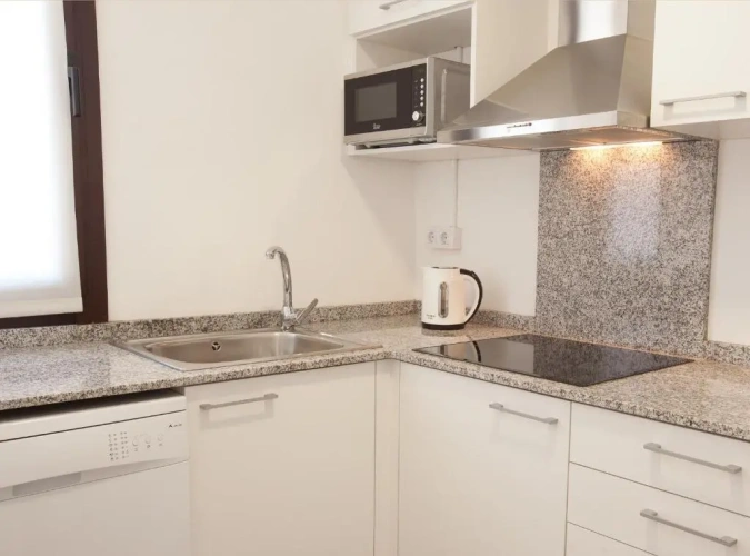 4 Bedrooms Apartment