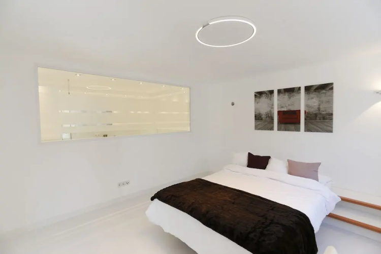 the white design apartment