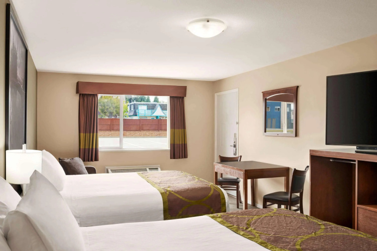 Super 8 by Wyndham Courtenay