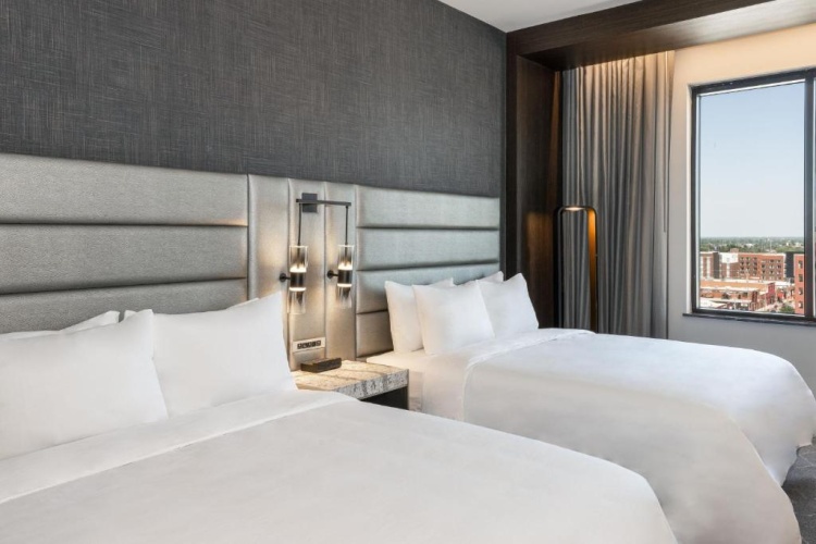 Deluxe Quadruple room with city view