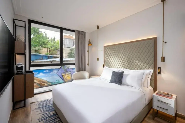 Comfort room