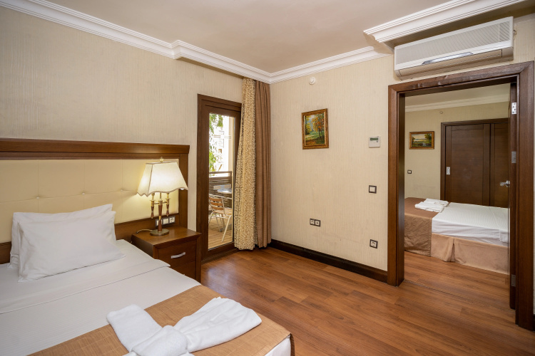 Latanya Park Resort