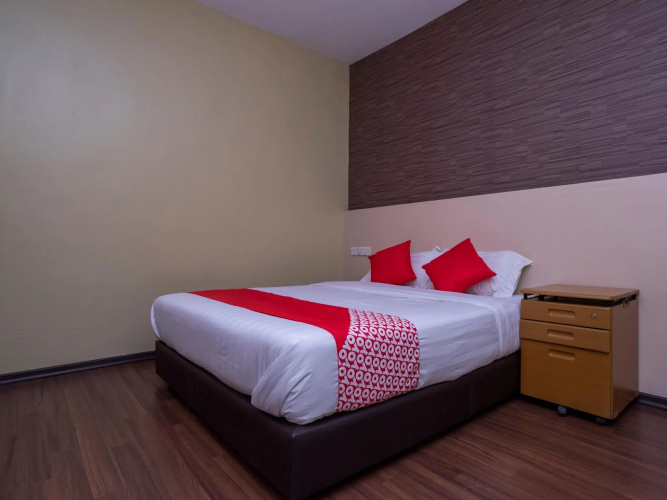 OYO 614 D'PINETREES Hotel