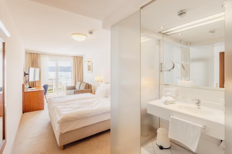 Deluxe Double room with lake view