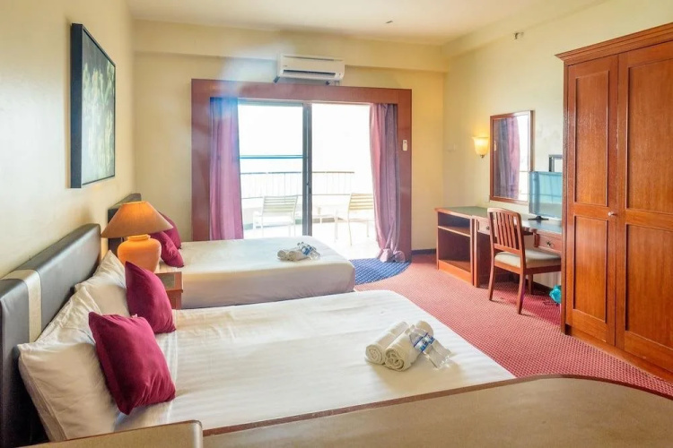 H Beach Suite at Rainbow Paradise Beach Resort