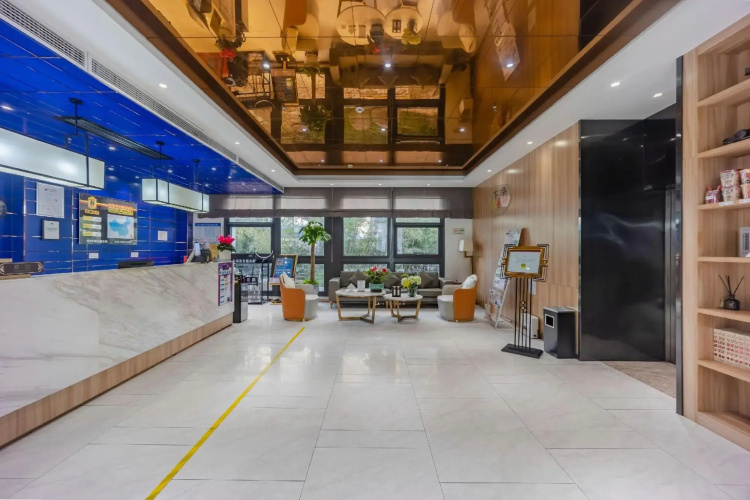 Super 8 Hotel (Ning Wai Beach)