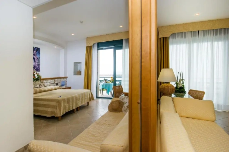Standard Triple room