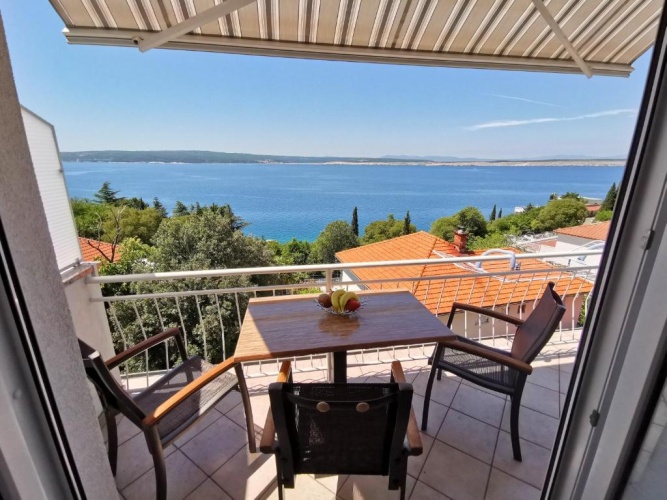Apartment with sea view