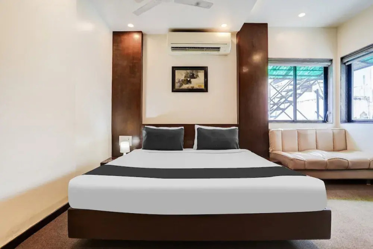 Blissful Stays at Ramdaspeth Downtown