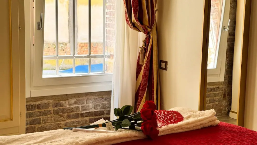 Graceful Venice Barnaba Suite by Ca-sa Check