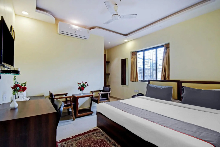 Fabhotel Motisarai