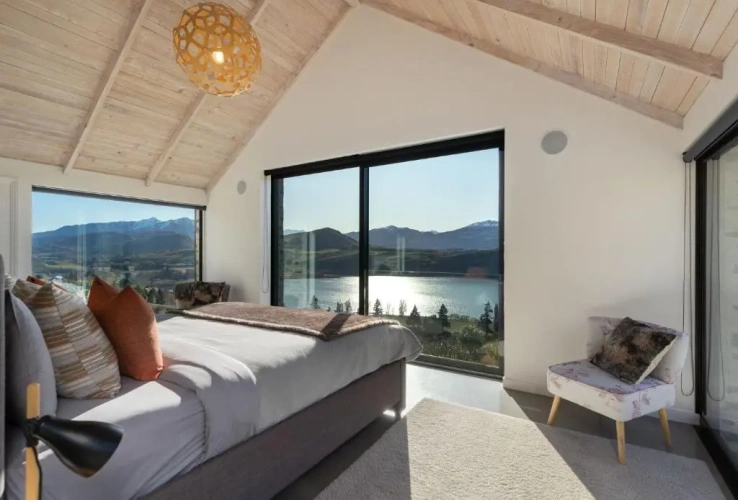 5 Bedrooms Cottage