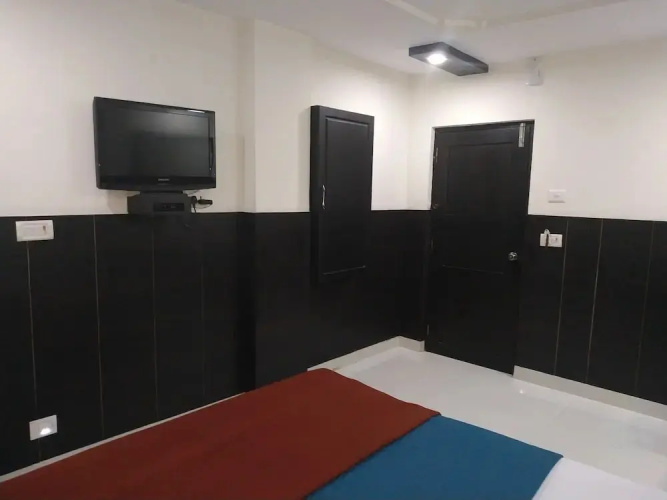 Hotel Adhikar by Iroomz