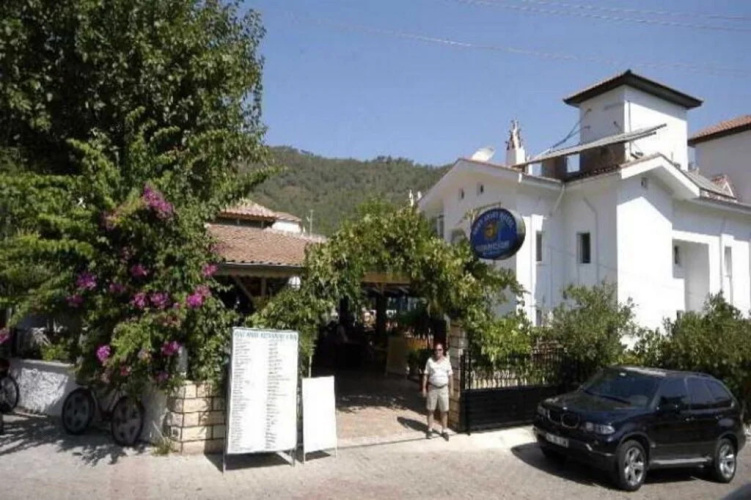 Kurt Apartments