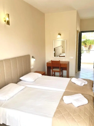 Standard Twin room with balcony