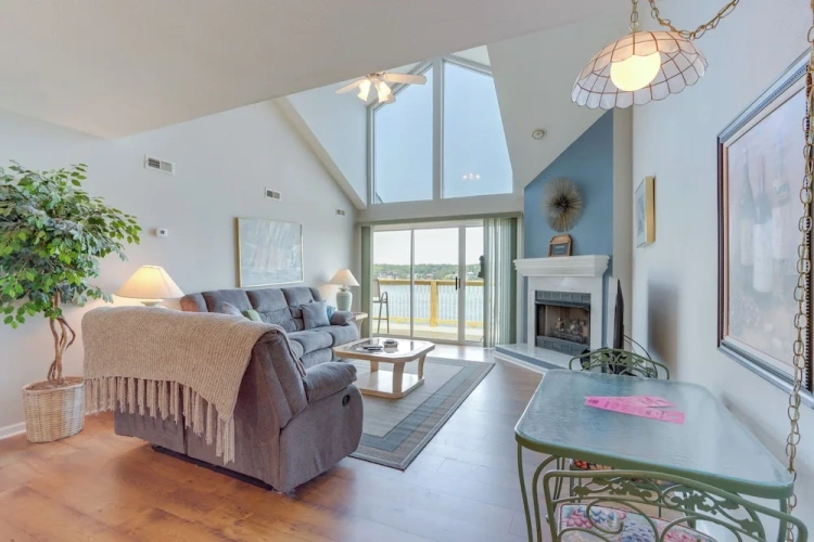 4 Bedrooms Apartment with balcony