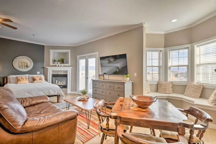 Large, Cozy Midway Studio w/ Mountain Views!