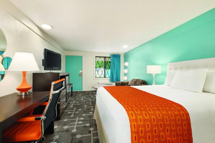 Dover Inn & Suites