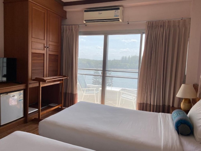 Standard Twin room with sea view