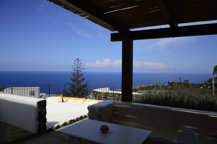 1 Bedroom Apartment with sea view