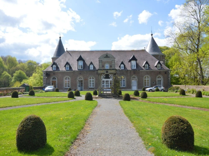 Timeless Holiday Home in Beauraing with Terrace And Garden