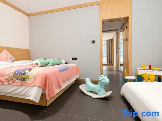 Quintuple Family Suite