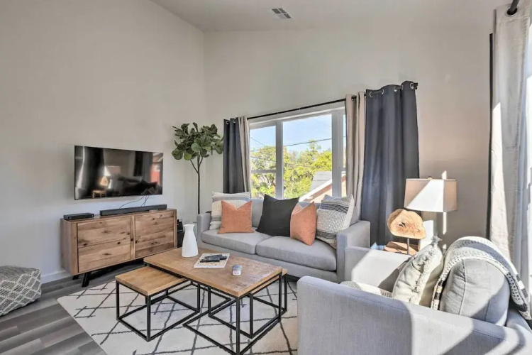 Modern Midtown Haven w/ Garage: Mt Rose Day Trips!