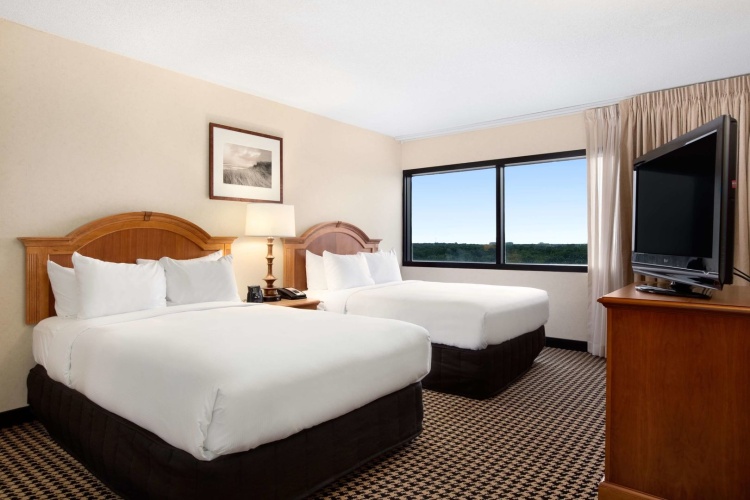 Hilton Chicago/Oak Brook Suites photo 7