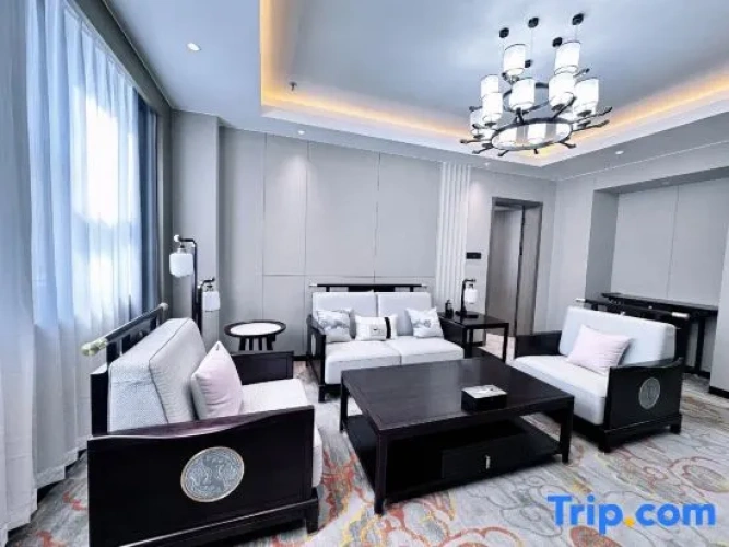1 Bedroom Deluxe Suite