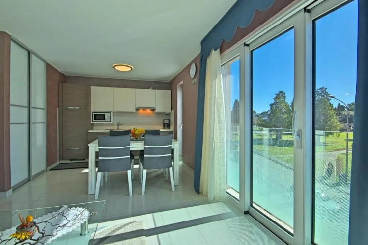 2 Bedrooms Apartment