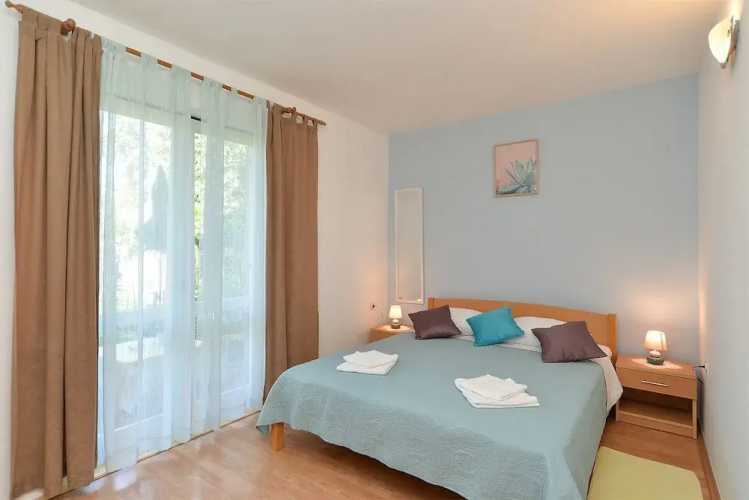 Apartment 358