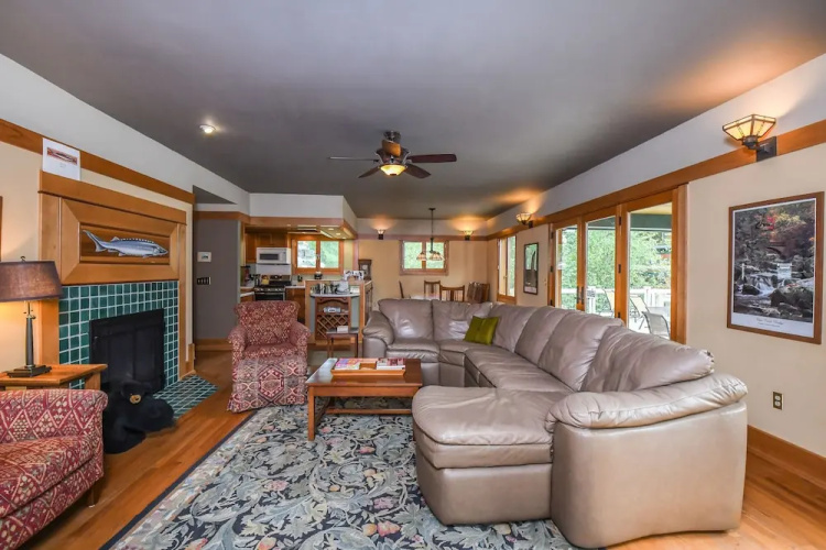 Lake Effect 5 Bedroom House