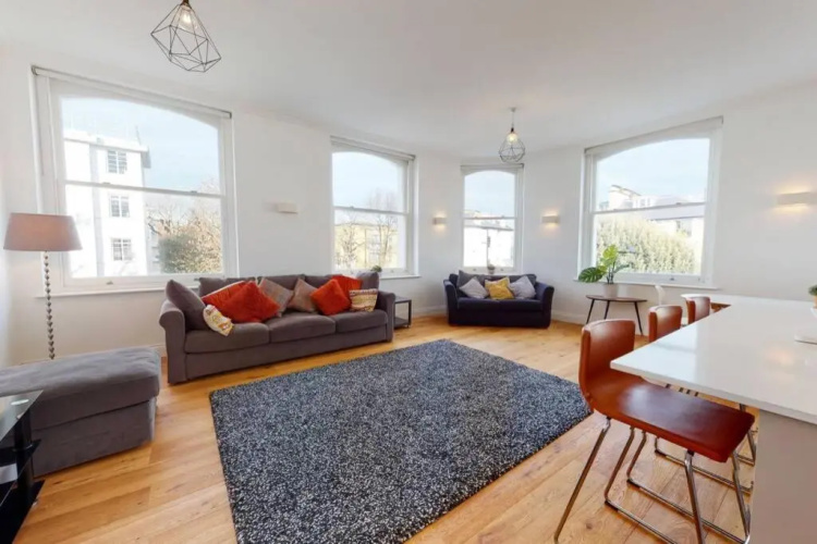 Superb 2 Bed Flat Camden 5 min walktube Station