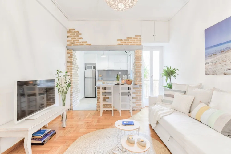 Head for Acropolis a Romantic Hideaway
