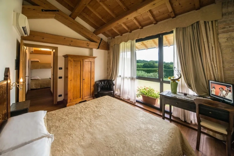 Standard Triple room