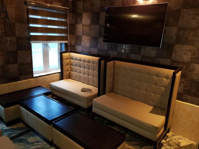 Euro Lounge and Suites